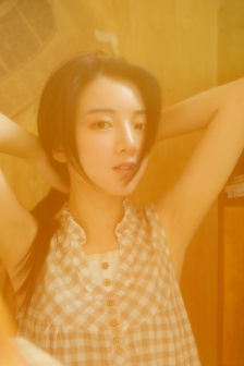 不扣钮的女孩》